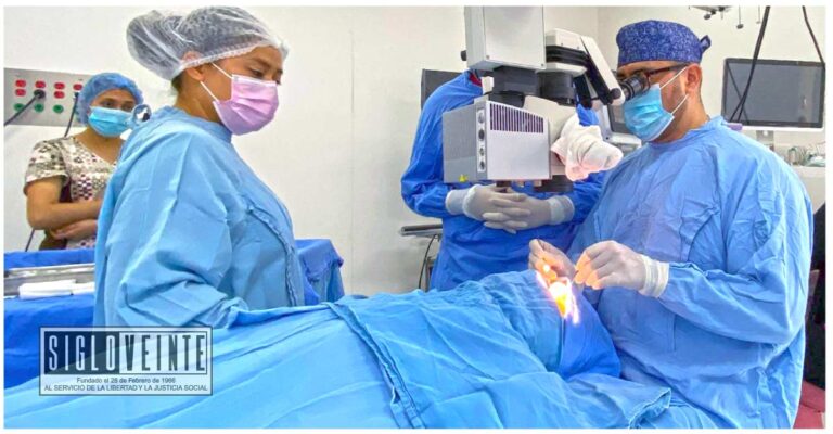 Realizan médicos del Hospital del IMSS de Morelia trasplante de córnea a ocho personas