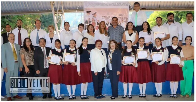 Reconoce el alcalde Cornelio Ríos a la escolta de la Escuela Secundaria Ricardo Flores Magón de Benito Juárez, por su destacada participación estatal