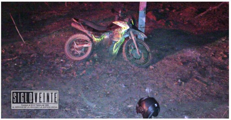 Jóvenes músicos de los grupos Triny y La Leyenda y Banda Tierra de Guerrero sufren accidente de motocicleta en la carretera Coyuca de Catalán-Aajuchitlán