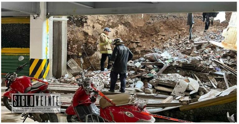Derrumbe en el estacionamiento de la Plaza Sol en Zitácuaro causa daños menores