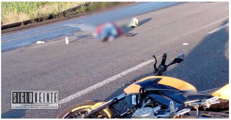 En choque de moto y camioneta fallece una joven y otra resulta herida en el municipio de Aquila