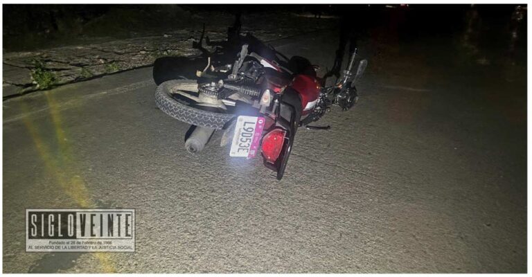 En la carretera de Zamora accidente deja un adulto mayor fallecido y un motociclista herido
