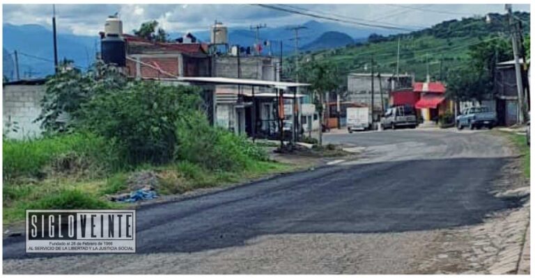 Gobierno de Juárez implementa programa de bacheo en la carretera federal 51 en su cruce por la cabecera municipal