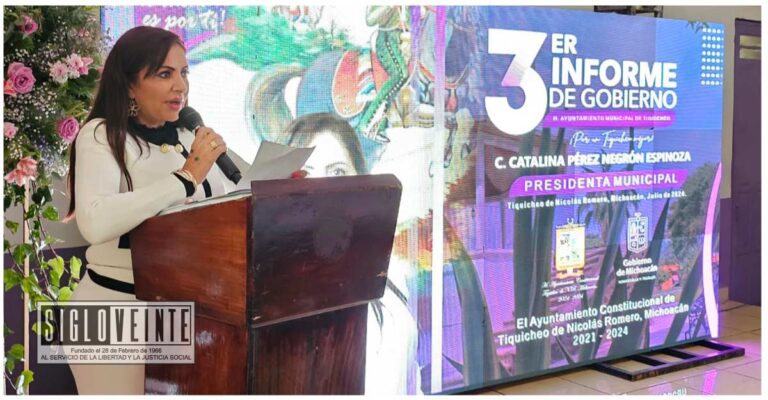 La alcaldesa de Tiquicheo Catalina Pérez Negrón Espinoza, rinde su Tercer Informe de Gobierno