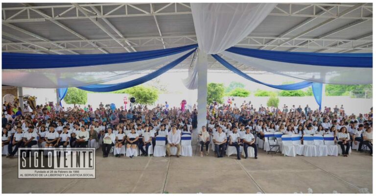 Se graduaron 223 alumnos de la generación 2021-2024 del Colegio de Bachilleres Plantel Huetamo