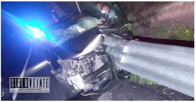 Accidente en la Autopista Siglo 21 deja un herido tras choque con banda metálica de contención