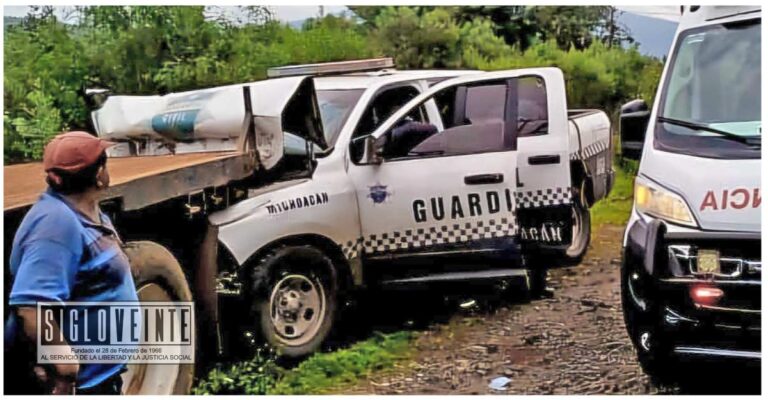 Choque de patrulla de la Guardia Civil y camión en la carretera Uruapan-Los Reyes deja cinco lesionados, entre ellos tres oficiales