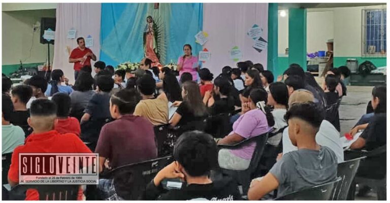 Decenas de adolescentes asisten a velada en la Parroquia San Juan Bautista