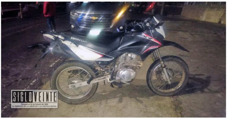 Derrape de motocicleta en la carretera Zitácuaro-Tuzantla deja dos lesionados