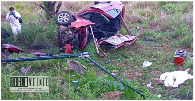 En la Avenida Morelos Norte de Morelia, volcadura deja tres jóvenes muertos y un herido grave