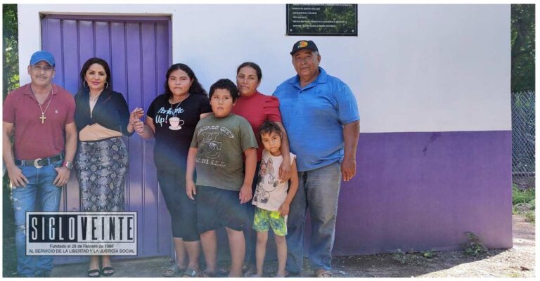 La alcaldesa de Tiquicheo Catalina Pérez Negrón entrega cuartos dormitorio beneficiando a familias de la comunidad El Guayabito
