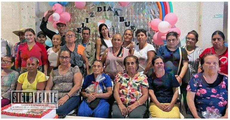 El DIF Municipal de Nocupétaro celebra a los adultos mayores en su día