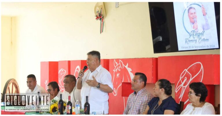 Ángel Ramírez Ortuño recibe homenaje durante el 24 Encuentro de Poetas de la Tierra Caliente en Huetamo