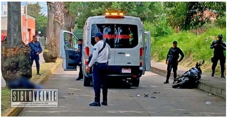 En Zacapu joven motociclista pierde la vida al chocar contra una palmera
