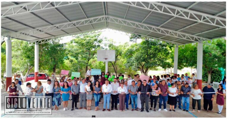 Inauguran autoridades municipales de Huetamo, techo elevado en la Escuela Secundaria 24 de Febrero en Comburindio