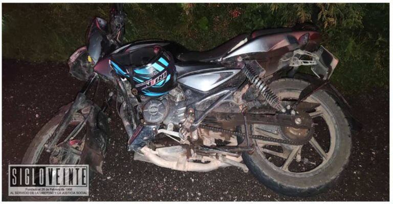 Joven de 18 años vecino de Las Trincheras resulta con múltiples fracturas tras colisión con tractocamión en la carretera Huetamo-La Eréndira