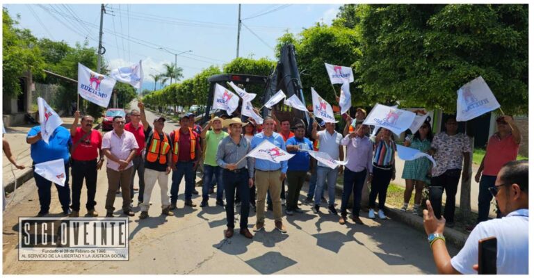 Pablo Varona da inicio a la rehabilitación de los camellones en la ciudad de Huetamo
