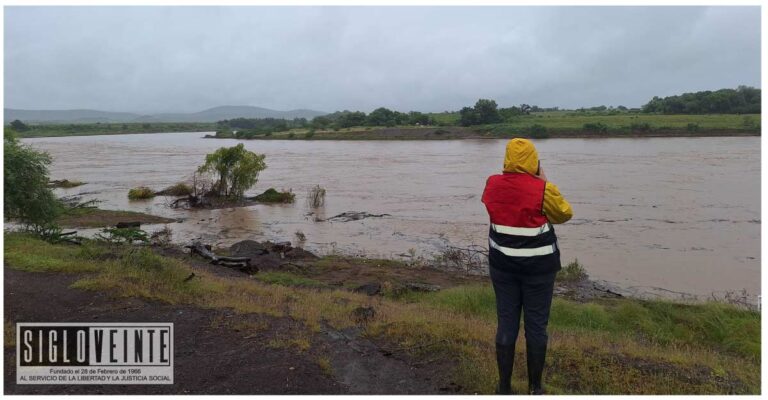 Protección Civil de Huetamo monitorea niveles del Río Balsas ante lluvias provocadas por el Huracán John