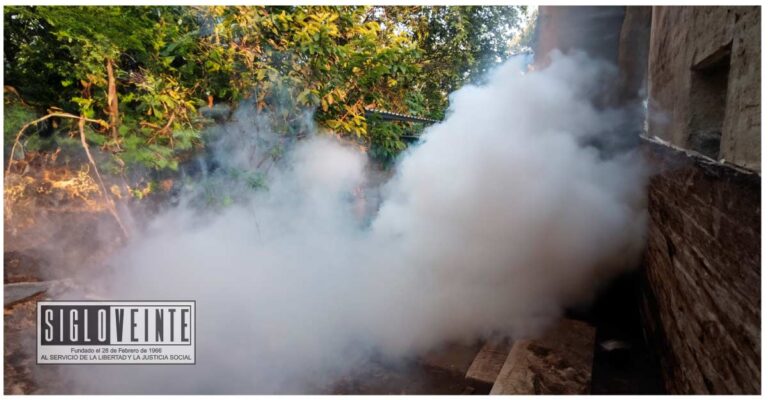 Vecinos de Las Pilas, Nocupétaro, pagan de su bolsillo la fumigación para combatir el dengue ante aumento de casos y falta de apoyo gubernamental