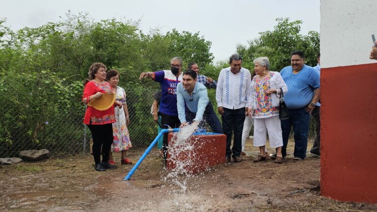 Entrega gobierno municipal de Huetamo pozo profundo y red eléctrica en la oficina de maestros jubilados y pensionados en Purechucho