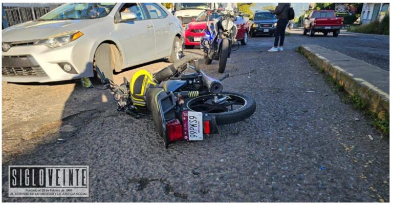 Choque entre dos motocicletas deja tres heridos en el libramiento de Zitácuaro