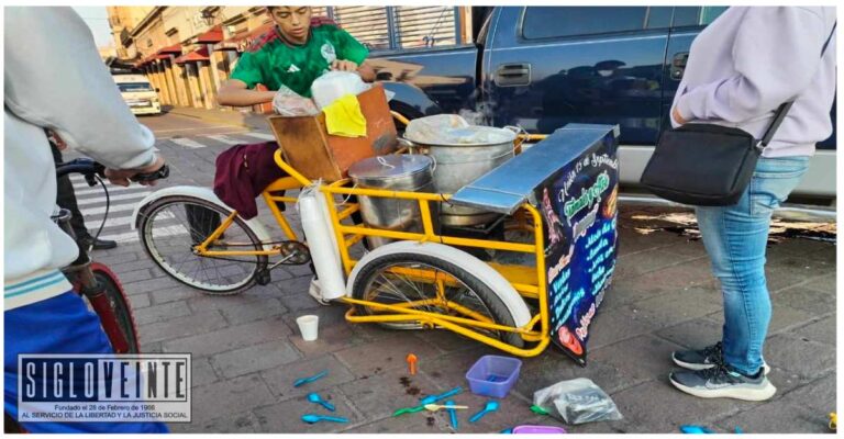 Conductor en estado de ebriedad impacta triciclo de venta de tamales en el Centro Histórico de Morelia
