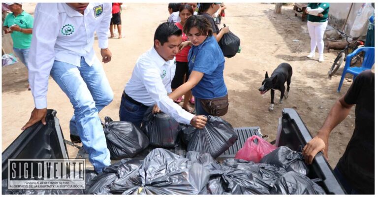 El Tec de Tacámbaro entrega víveres a las familias de la tenencia de San Jerónimo en el municipio de Huetamo tras el paso del huracán John