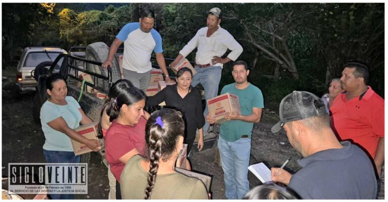 Entrega Ayuntamiento y DIF de Nocupétaro apoyos a damnificados por las lluvias en varias comunidades