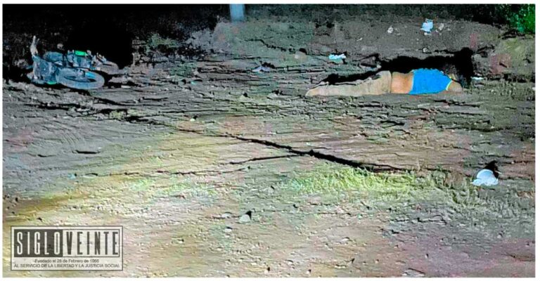 Motociclista derrapa en carretera Riva Palacio-Salguero dejando una mujer lesionada