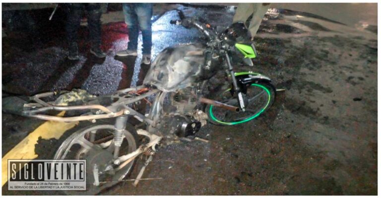 Se incendia motocicleta en el centro de Apatzingán, afortunadamente no hubo heridos