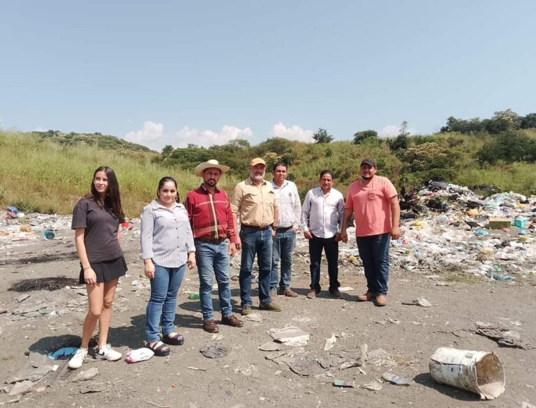Presidente de Carácuaro impulsa mejoras en la planta tratadora de aguas y basurero municipal