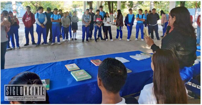 Celebran el Día Nacional del Libro en el Colegio de Bachilleres Plantel Huetamo