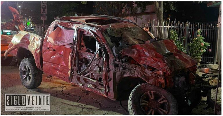 Conductor impacta camioneta contra domicilio en Huetamo; es trasladado en estado grave a hospital