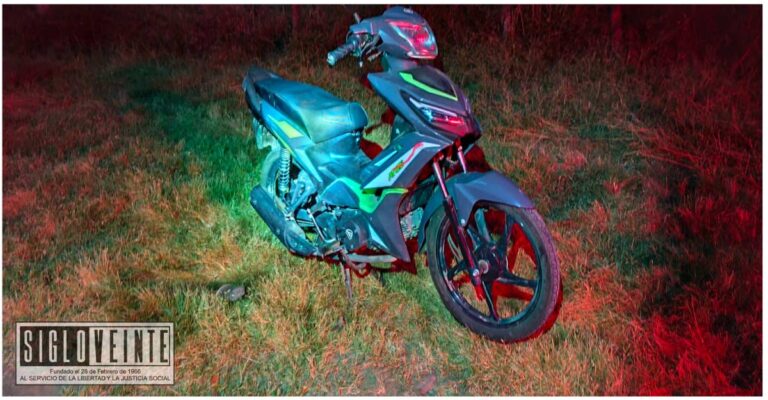 Conductor se da a la fuga tras colisionar con moto frente a los antiguos terrenos de la Expo-Feria de Huetamo