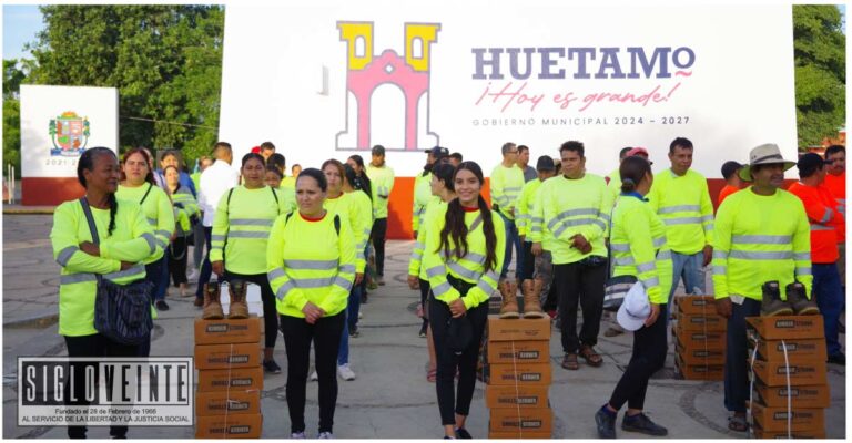 Entregan equipo de trabajo a personal del Ayuntamiento de Huetamo para mejorar las condiciones de sus trabajadores