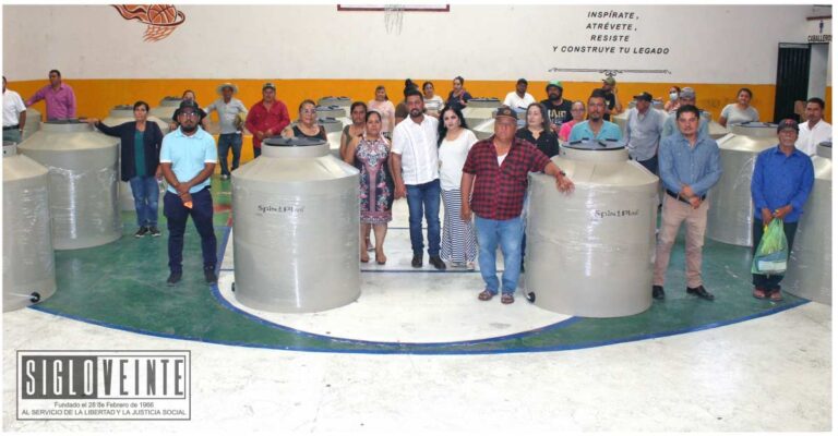 Gobierno de Carácuaro impulsa el acceso al agua potable con la entrega de tinacos