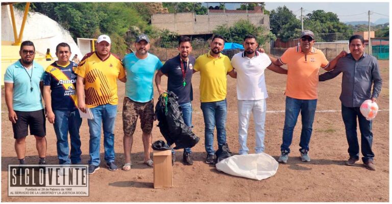 Hever Tentory impulsa el deporte en Carácuaro con entrega de material y la inauguración del Torneo de Barrios