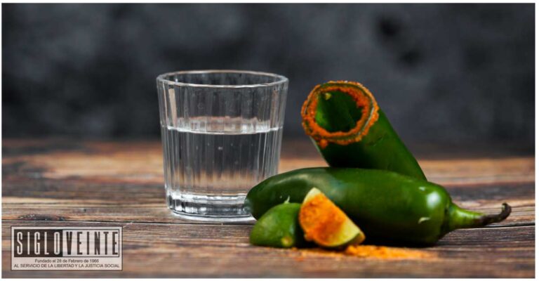 Mezcal michoacano cumple 12 años con Denominación de Origen, distintivo que ostentan 29 municipios