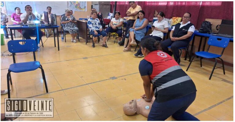 Protección Civil Municipal de Huetamo imparte capacitación de primeros auxilios a maestros de la Escuela Primaria Galeana