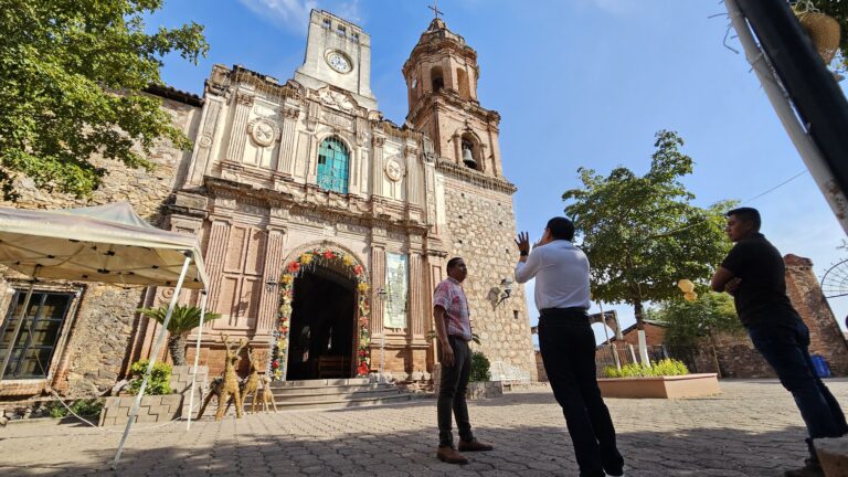 Supervisa Pablo Varona trabajos para mejorar la imagen de la Iglesia de San Juan Bautista de Huetamo