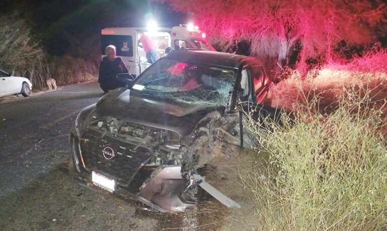 Volcadura de auto deja a un lesionado en la carretera Huetamo-Arroyo Seco