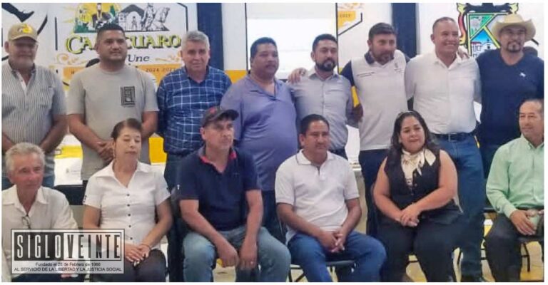 Alcaldes de Nocupétaro y Carácuaro además de autoridades estatales, buscan soluciones al problema del agua en la región