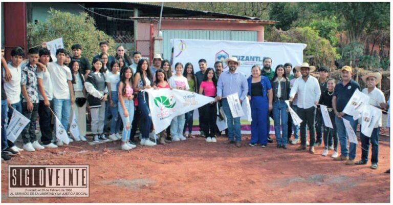 Arranca alcalde de Tuzantla obra de mejora vial hacia el CECyTEM de Tierra Caliente