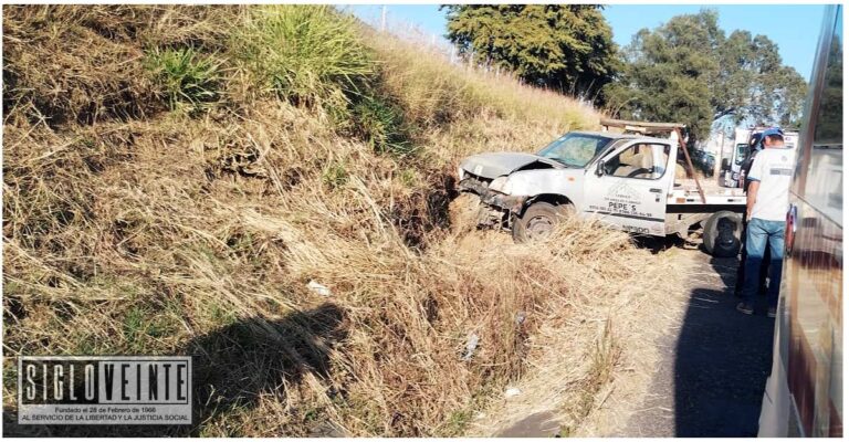 Choque en la carretera Zitácuaro-Tuzantla deja a dos conductores lesionados