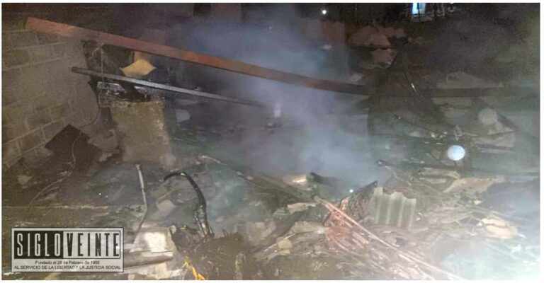 Incendio consume casa habitación en Curungueo; no se reportan heridos