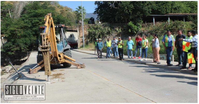 Inicia Hever Tentory los trabajos de rehabilitación del vado que conecta las colonias El Plan y Centro en Carácuaro