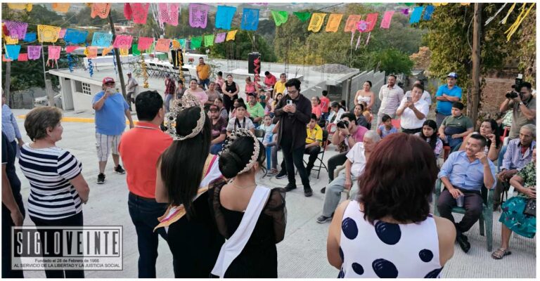 Pablo Varona cierra el 2024 inaugurando dos pavimentaciones en la colonia Loma de Las Rosas