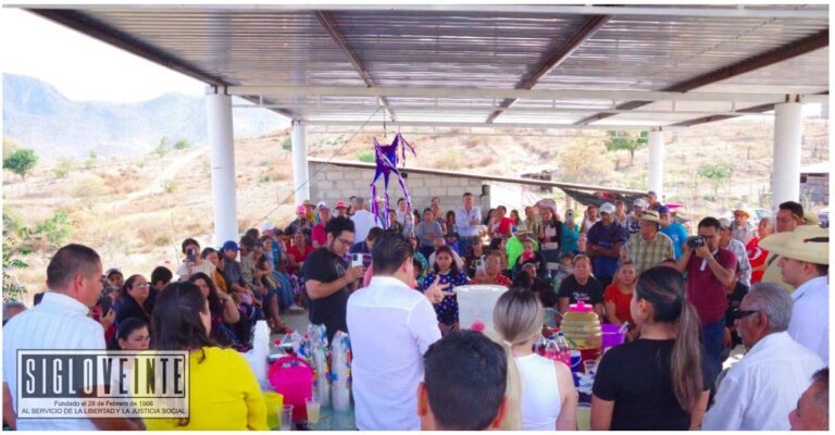 Pablo Varona inaugura techumbre y se compromete a regularizar propiedad de la sede del Consejo Comunitario Intermunicipal de Huetamo