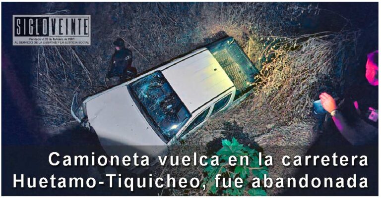 Camioneta vuelca en la carretera Huetamo-Tiquicheo, fue abandonada