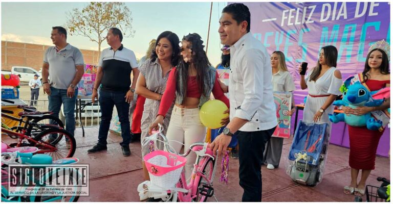 Centenares de niños y niñas de Huetamo celebran el Día de Reyes con alegría y regalos